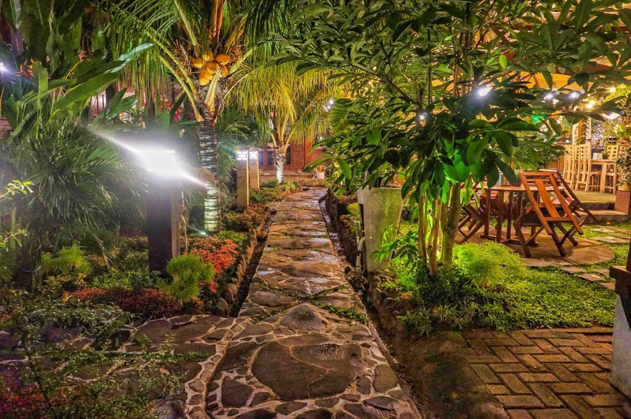 The Wisma Pulau Merah Pasanggaran Extérieur photo