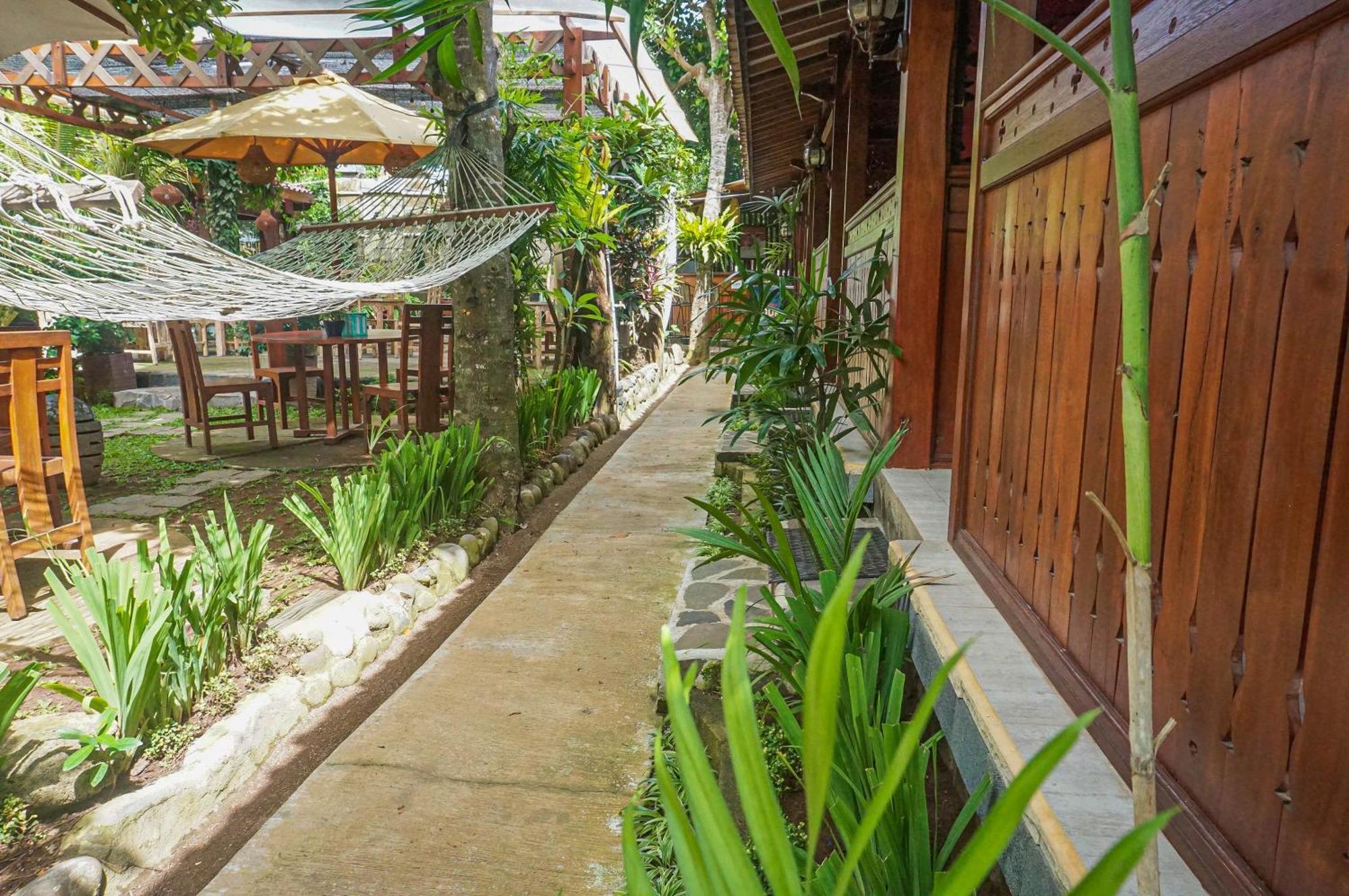 The Wisma Pulau Merah Pasanggaran Chambre photo